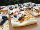 Šunková pizza s olivami na grilu Weber