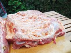 Grilovaná vepřová žebírka na grilu Weber