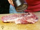 Rib Eye steak na pepři s bylinkovým máslem