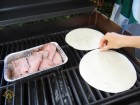 Tortilla s hovězím masem na grilu Weber